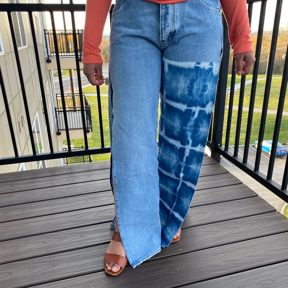 Wide jeans with slit sides and cool pattern